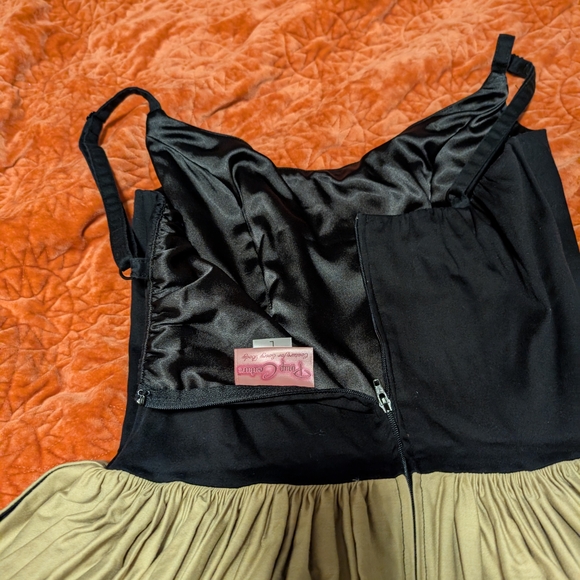 Pinup Couture Commuter Dress - Picture 11 of 14